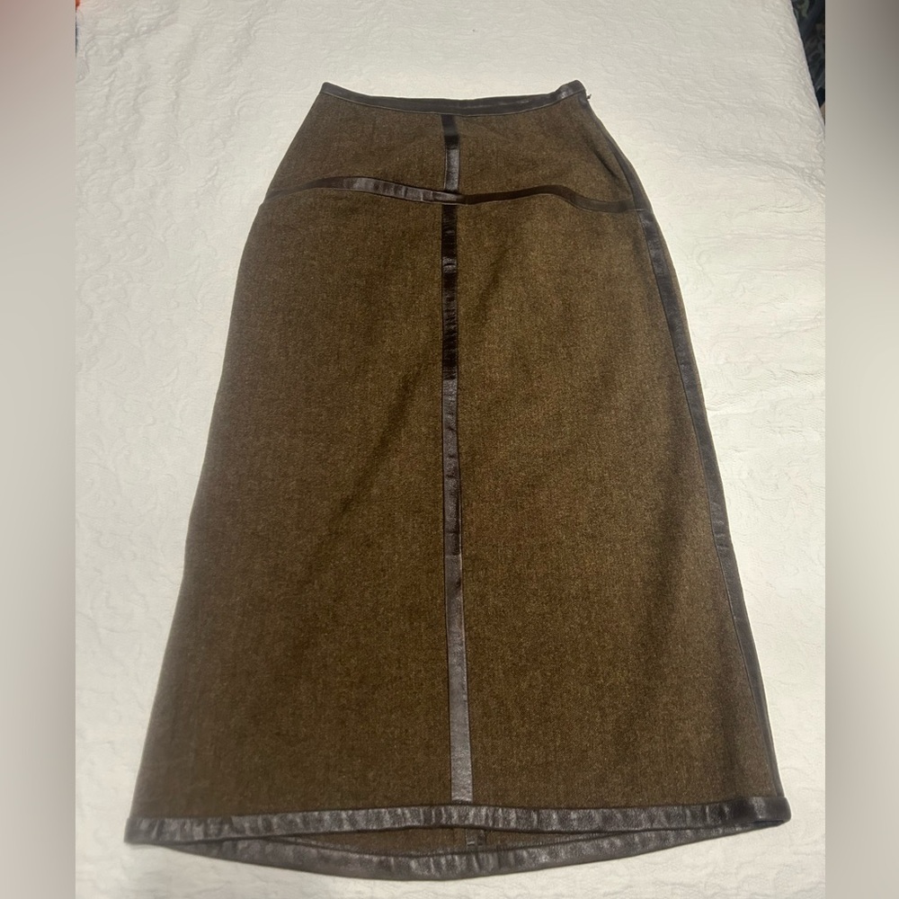 Wool skirt with leather trim